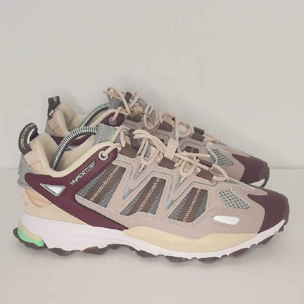 adidas Sneakers in Cream and Burgundy